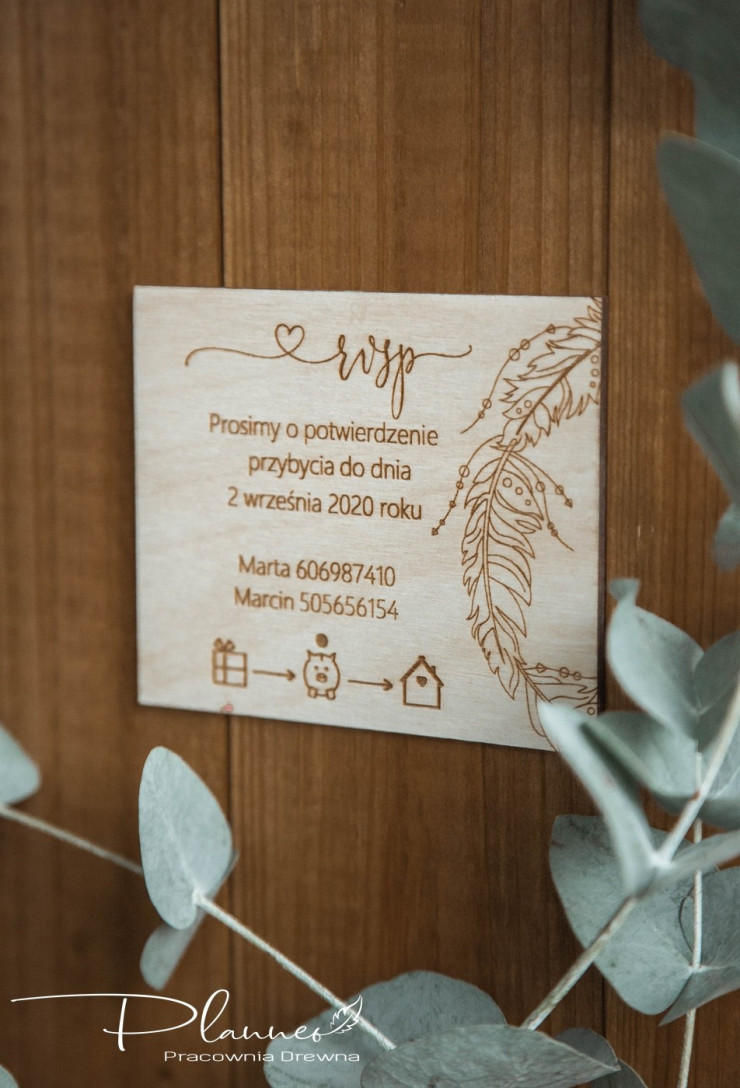 Grawerowane zaproszenia ślubne piórka