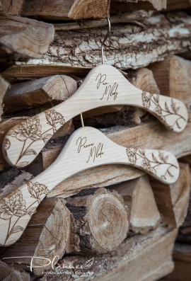 Wieszaki grawerowane