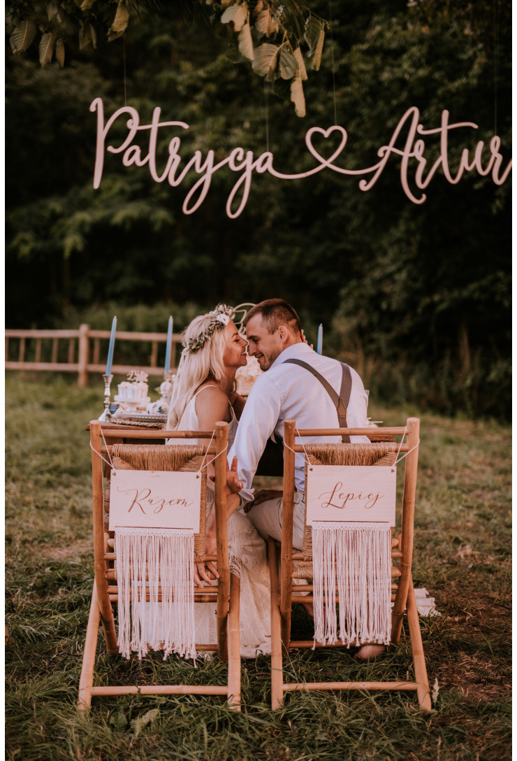 Drewniane imiona Pary Młodej z sercem