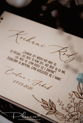 Drewniany grawerowany album dla rodziców