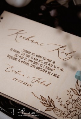 Drewniany grawerowany album dla rodziców