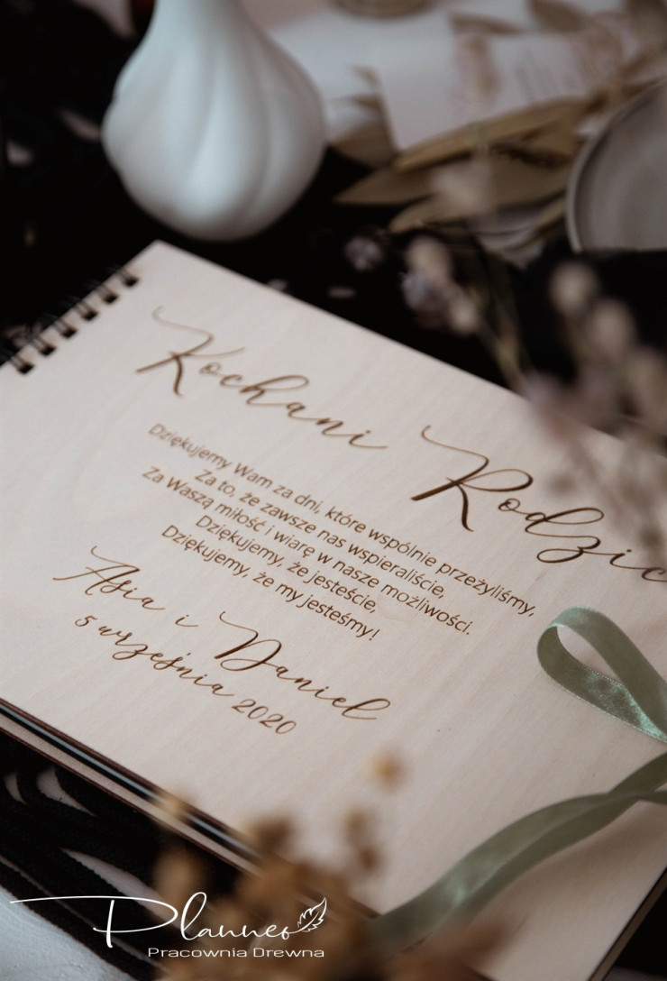 Drewniany grawerowany album dla rodziców