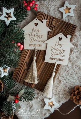 Drewniana bombka domek