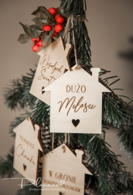 Drewniane domki z życzeniami