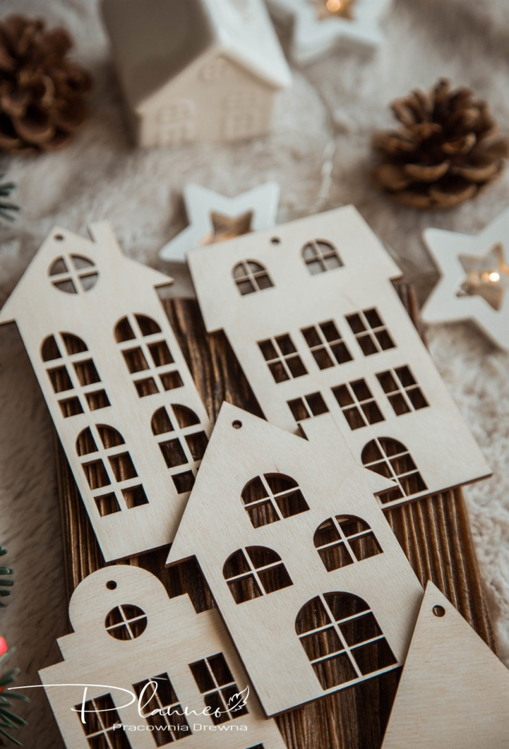 Zestaw drewnianych domków