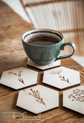 Drewniane podkładki pod kubek