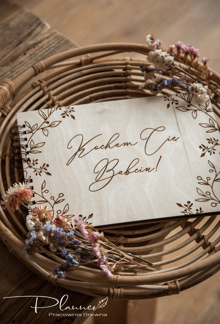 Drewniany album na Dzień Babci