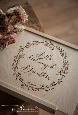 Drewniana szkatułka na zdjęcia