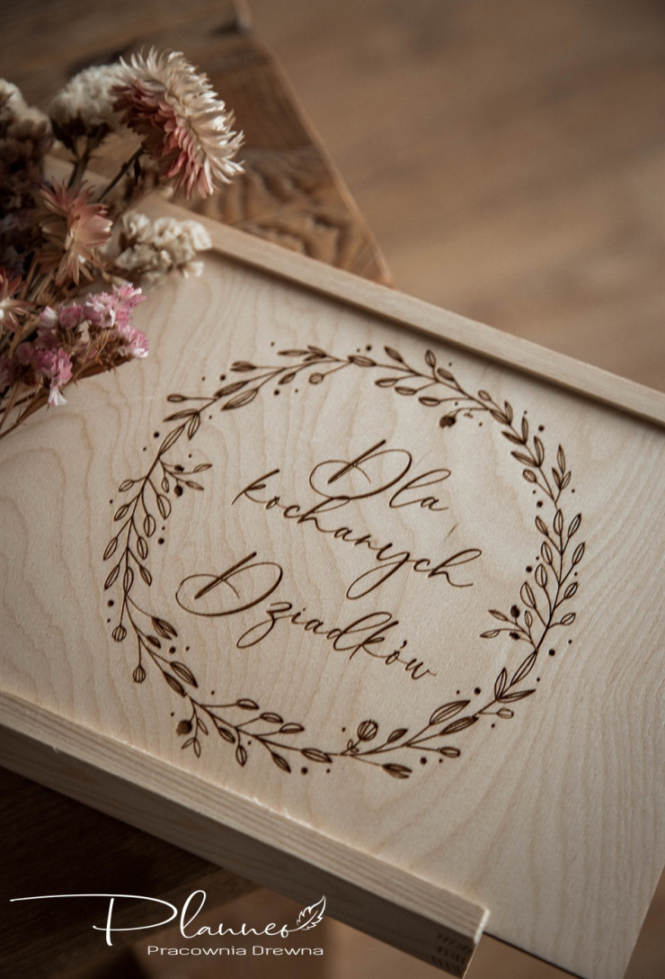 Drewniana szkatułka na zdjęcia