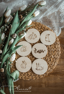 Drewniane podkładki z zającami