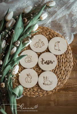 Drewniane podkładki z zającami