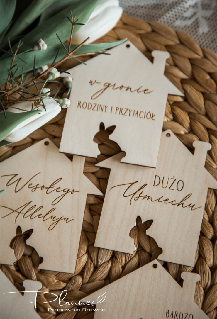 Domki z życzeniami na Wielkanoc
