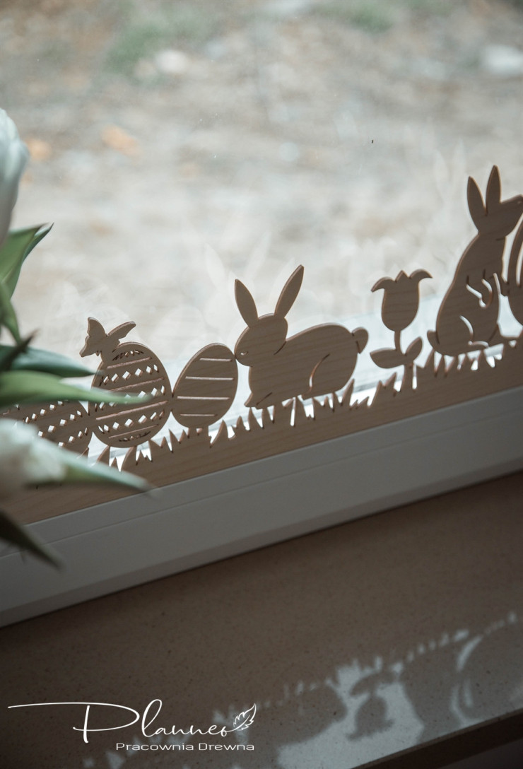 Drewniane zające na szybę