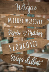 Zestaw drewnianych drogowskazów
