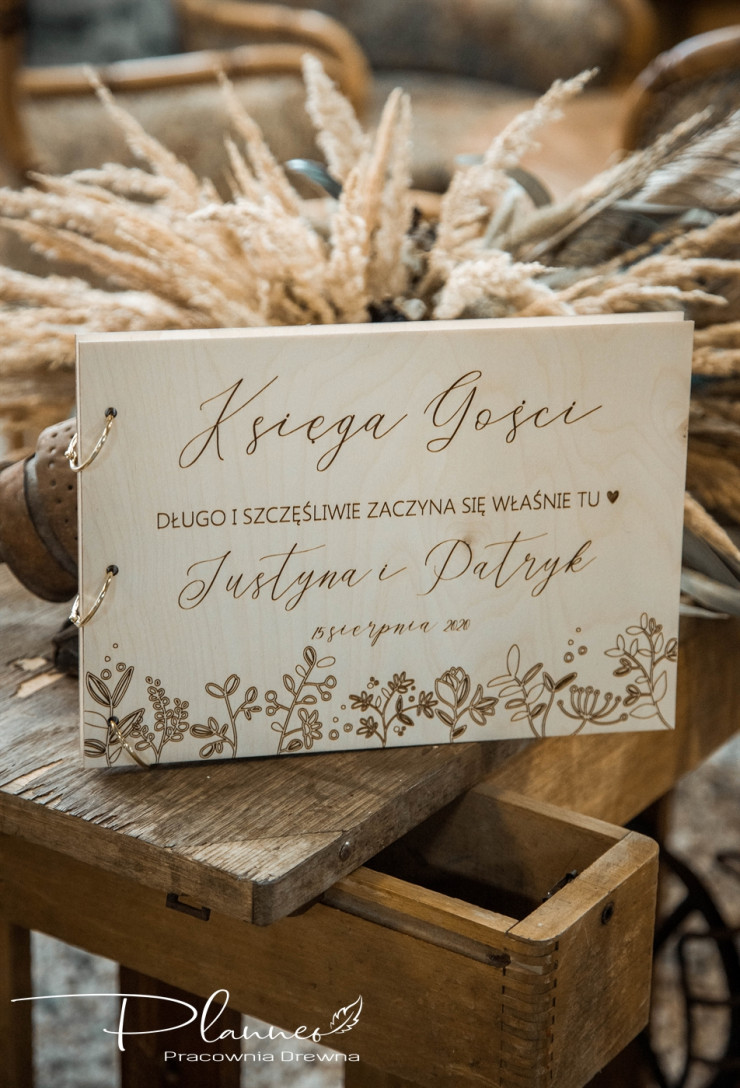 Drewniana grawerowana Księga Gości