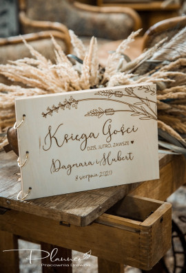 Drewniana grawerowana Księga Gości z imionami