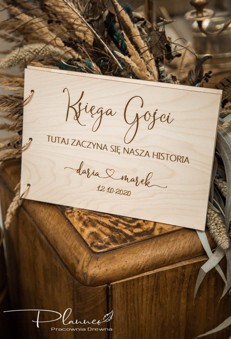 Drewniana grawerowana Księga Gości z imionami