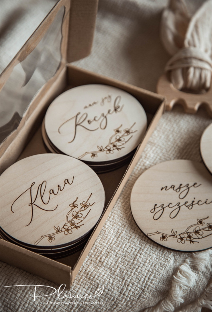 Tabliczki z miesiącami kwiat wiśni