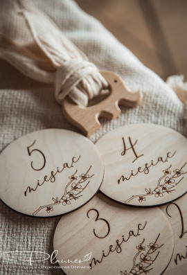 Tabliczki z miesiącami kwiat wiśni