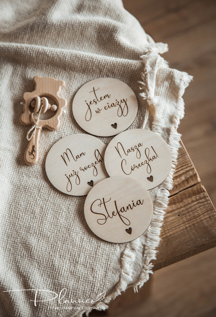 Tabliczki z miesiącami serce z gałązką