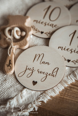 Tabliczki z miesiącami serce z gałązką