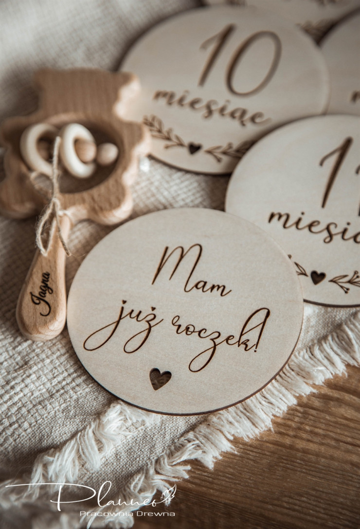 Tabliczki z miesiącami serce z gałązką