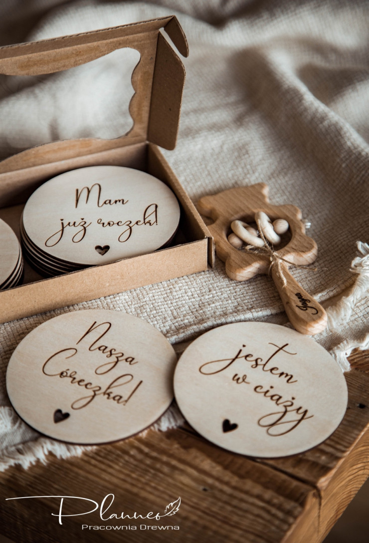 Tabliczki z miesiącami serce z gałązką