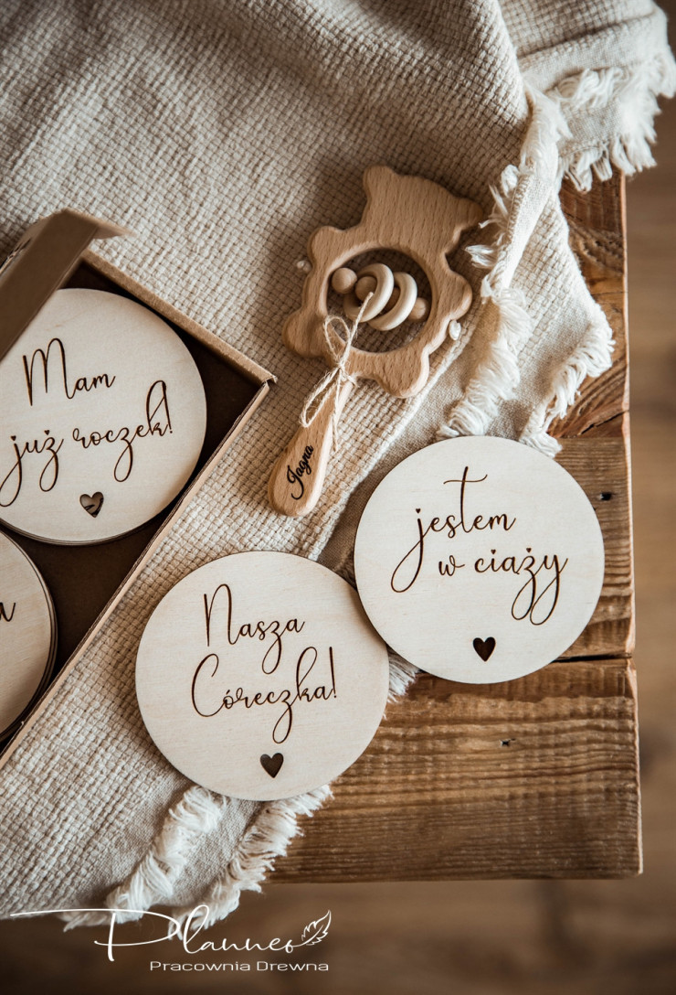 Tabliczki z miesiącami serce z gałązką