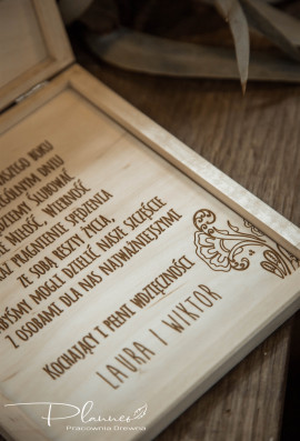 Grawerowane pudełko prośba o błogosławieństwo folklor