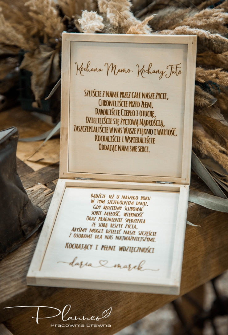 Drewniane grawerowane pudełko prośba o błogosławieństwo