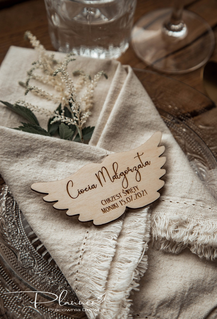 Winietka drewniana na Chrzest skrzydełka
