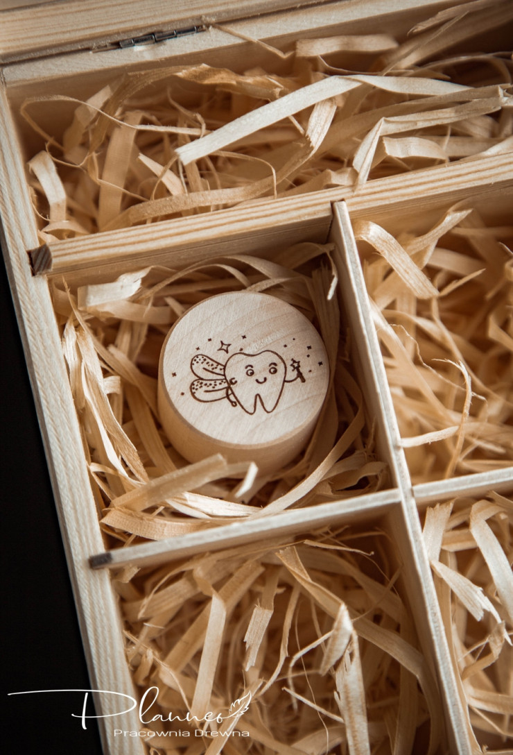 Szkatułka z przegródkami na pierwszy ząbek