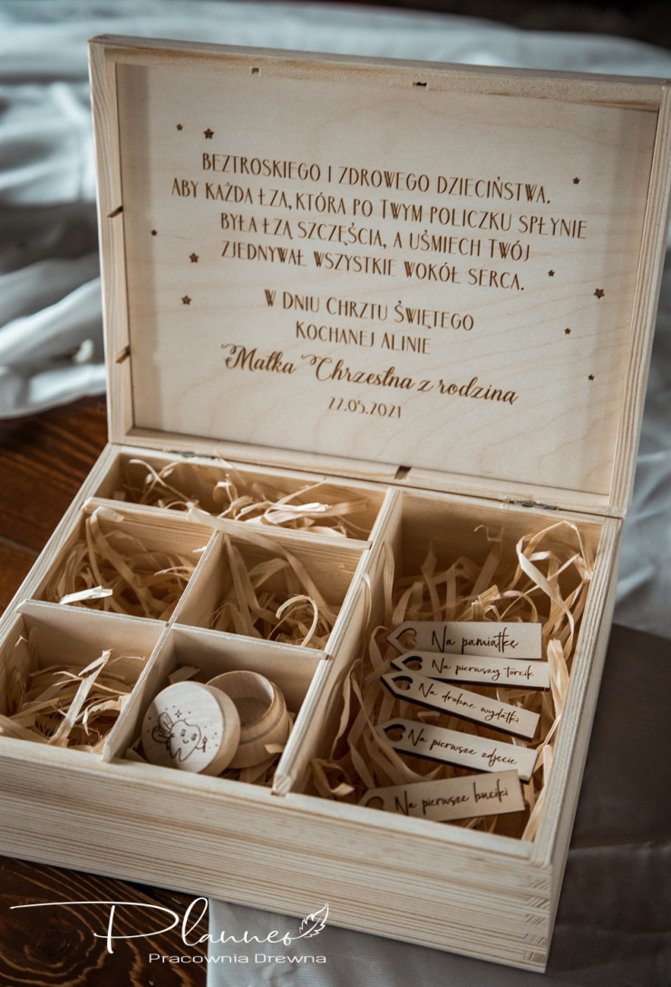 Drewniana szkatułka z przegródkami