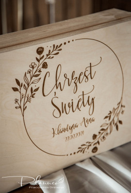 Duża drewniana szkatułka Chrzest Święty