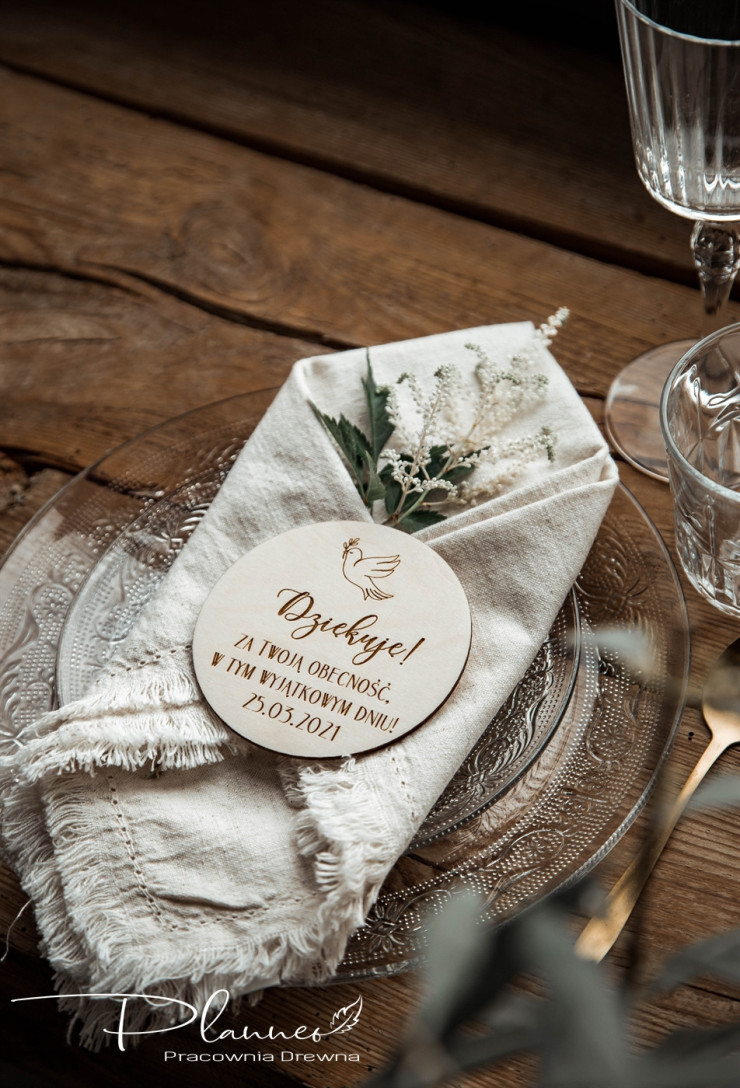 Podziękowania dla gości koło grawer