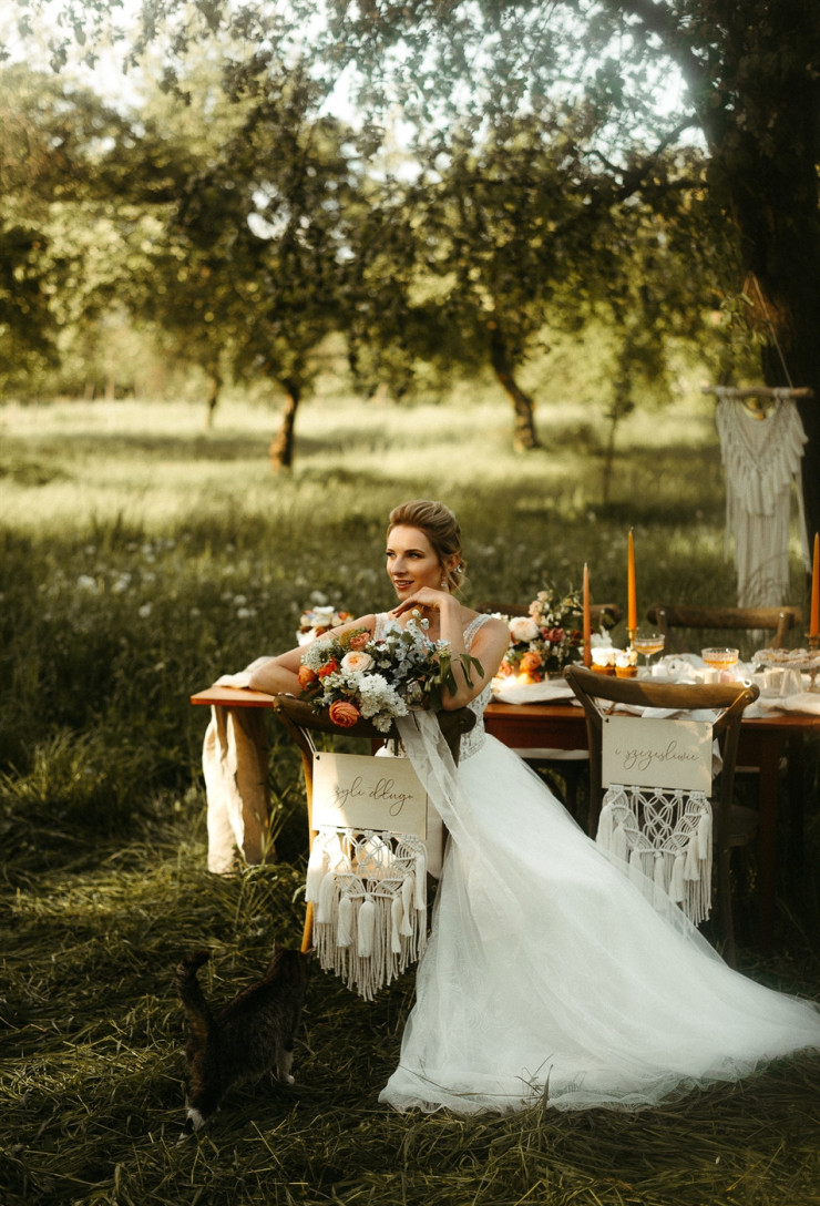 Tabliczki na krzesła z makramą