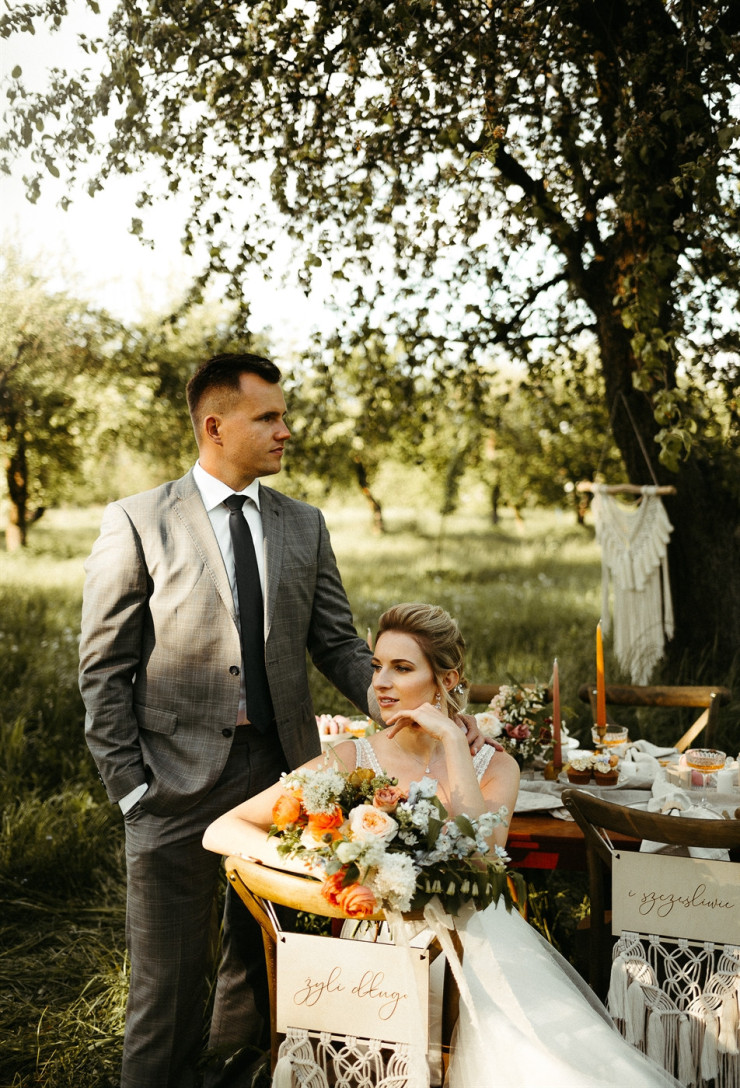 Tabliczki na krzesła z makramą