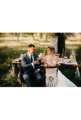 Tabliczki na krzesła z makramą