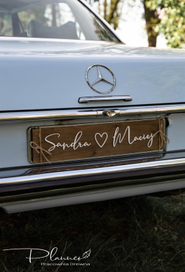 Drewniana tablica rejestracyjna