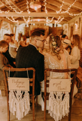 Tabliczki na krzesła z makramą