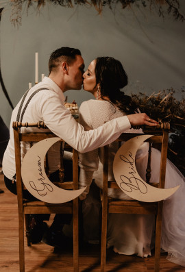 Tabliczki na krzesła Bride i Groom księżyce