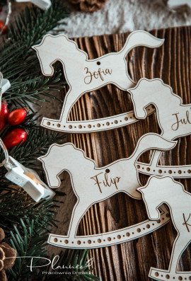 Koń na biegunach grawer