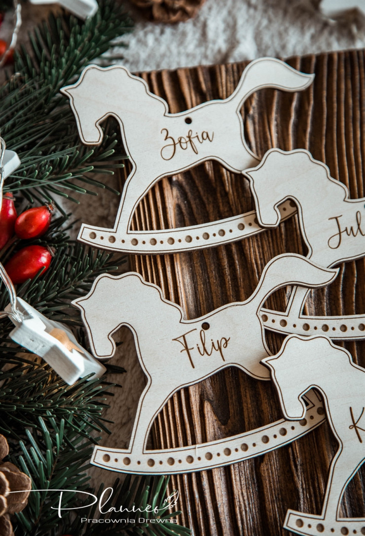 Koń na biegunach grawer