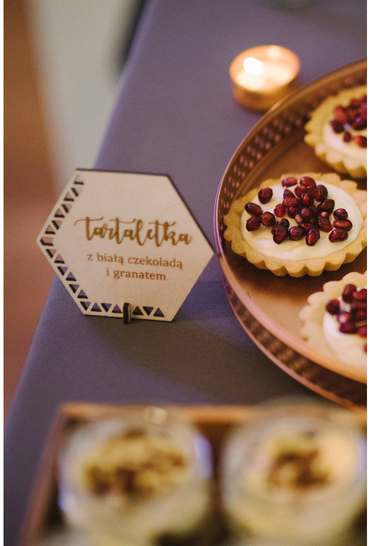 Drewniana etykietka na słodki stół