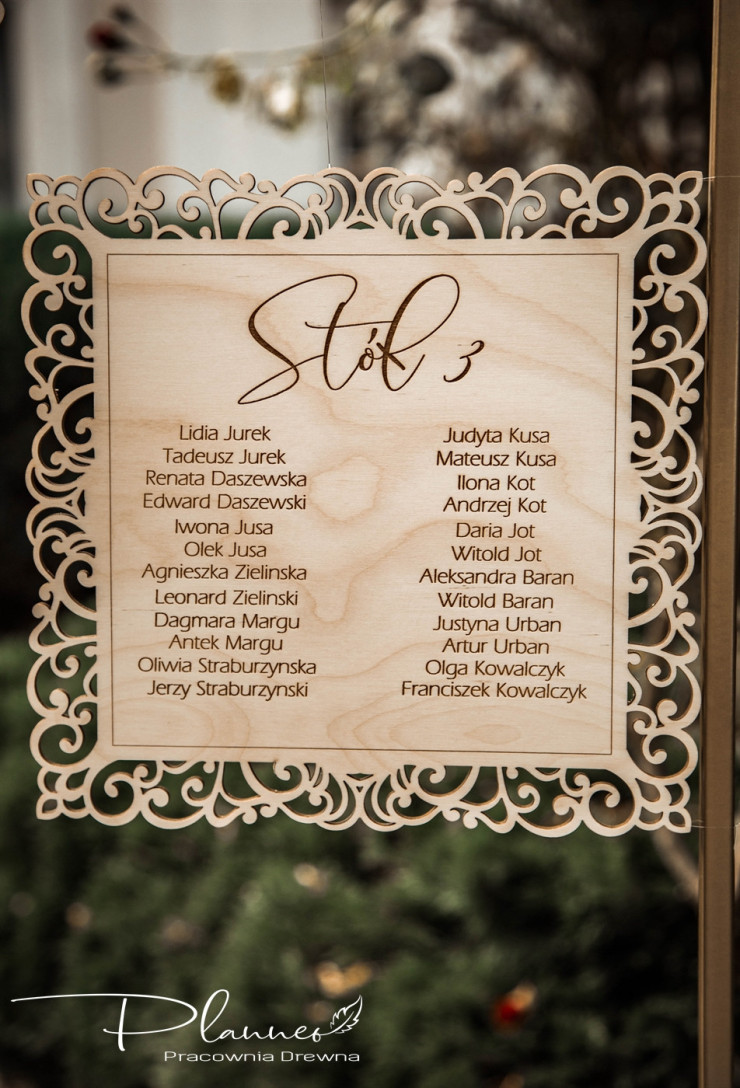 Grawerowany drewniany table plan