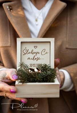 Grawerowane pudełko na obrączki