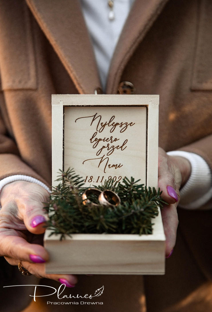 Grawerowane pudełko na obrączki