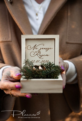 Drewniane grawerowane pudełko na obrączki