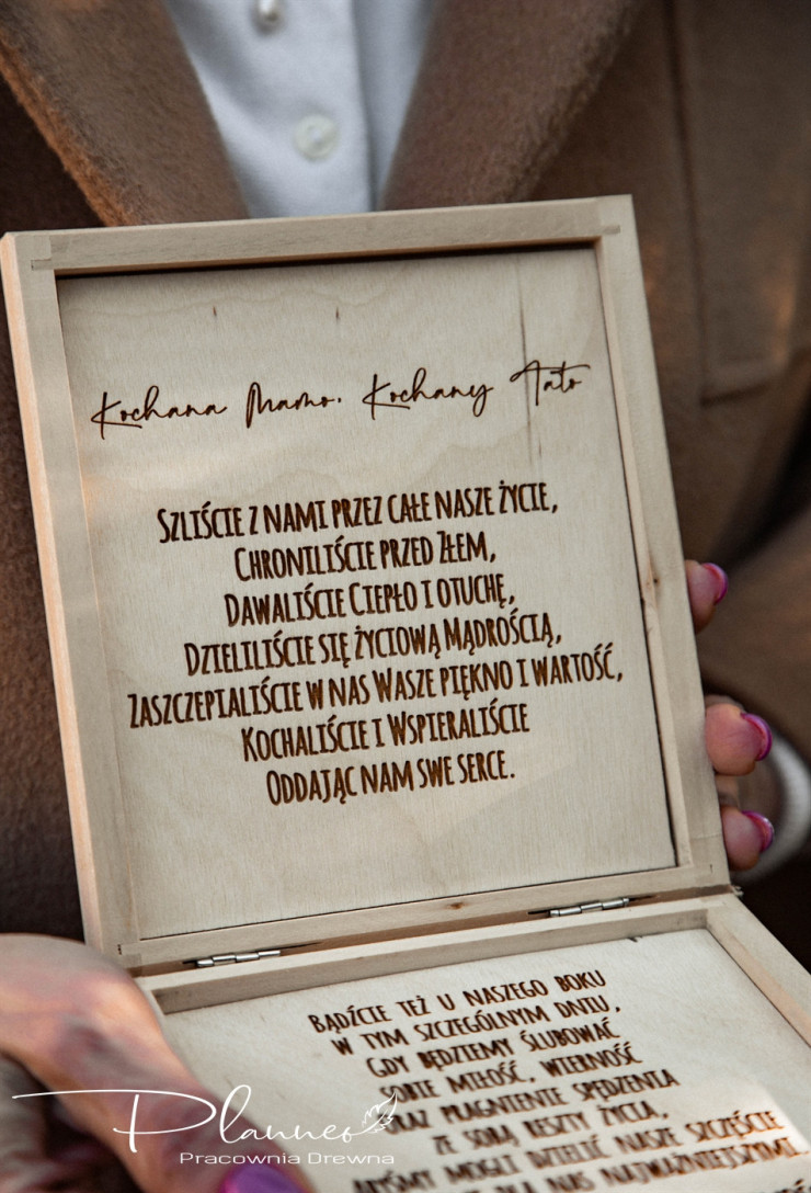 Grawerowane pudełko prośba o błogosławieństwo