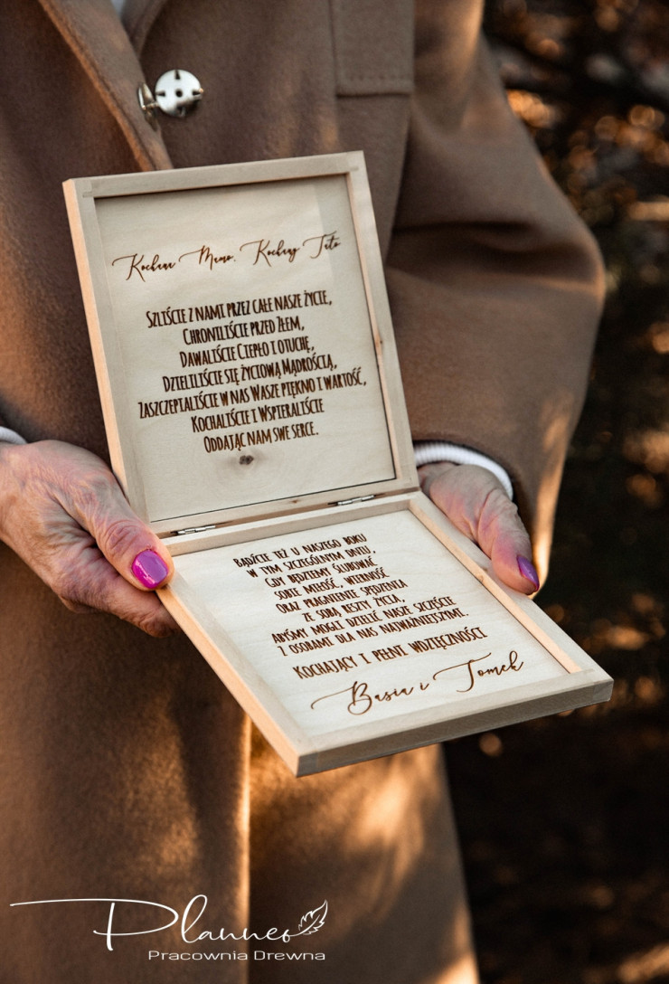 Grawerowane pudełko prośba o błogosławieństwo